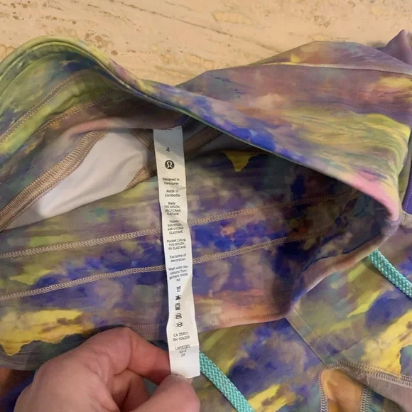 Lululemon Cargo Super-High-Rise
Hiking Tight 25"
Altered Nature Multi, Size 4. - Picture 2 of 8